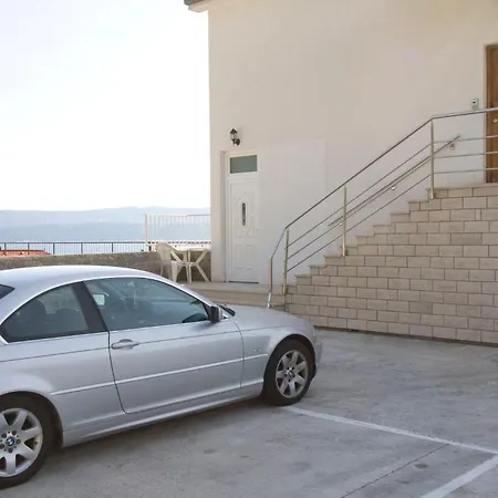 Apartment Ella Omiš
