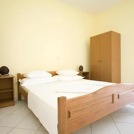 Ella * Omiš