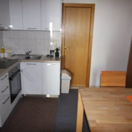 アパート Ella オミシュ